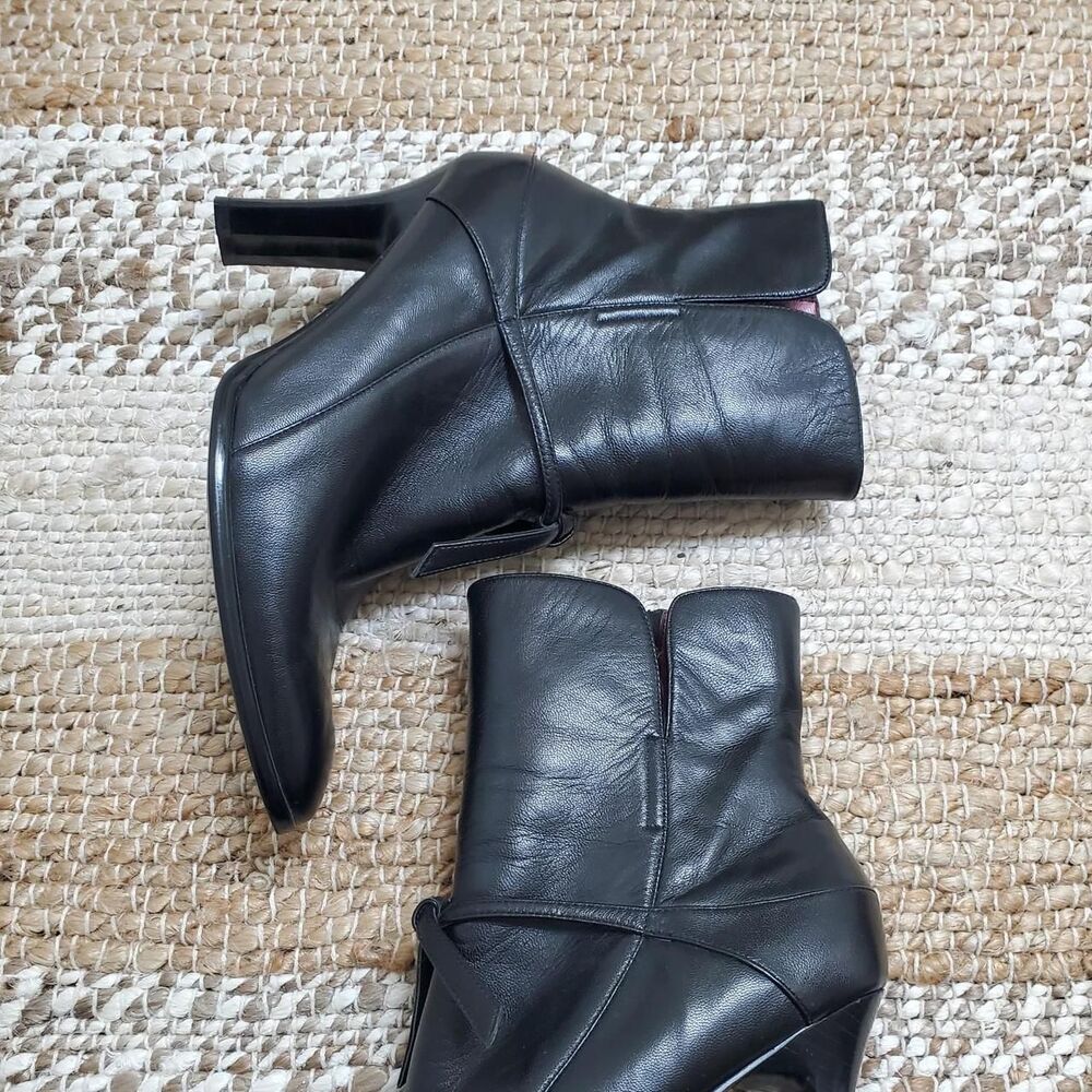 Hillard-hanson Women's Black Boots